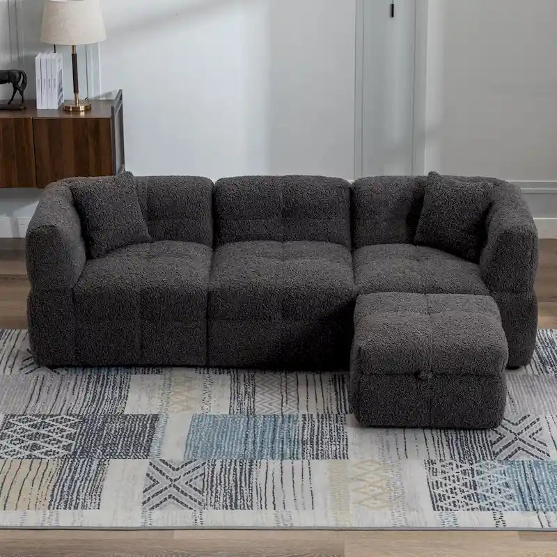 Divano sezionale Roomfitters Cozy in tessuto pile Teddy con porte USB, pouf contenitore mobile e due cuscini lombari
