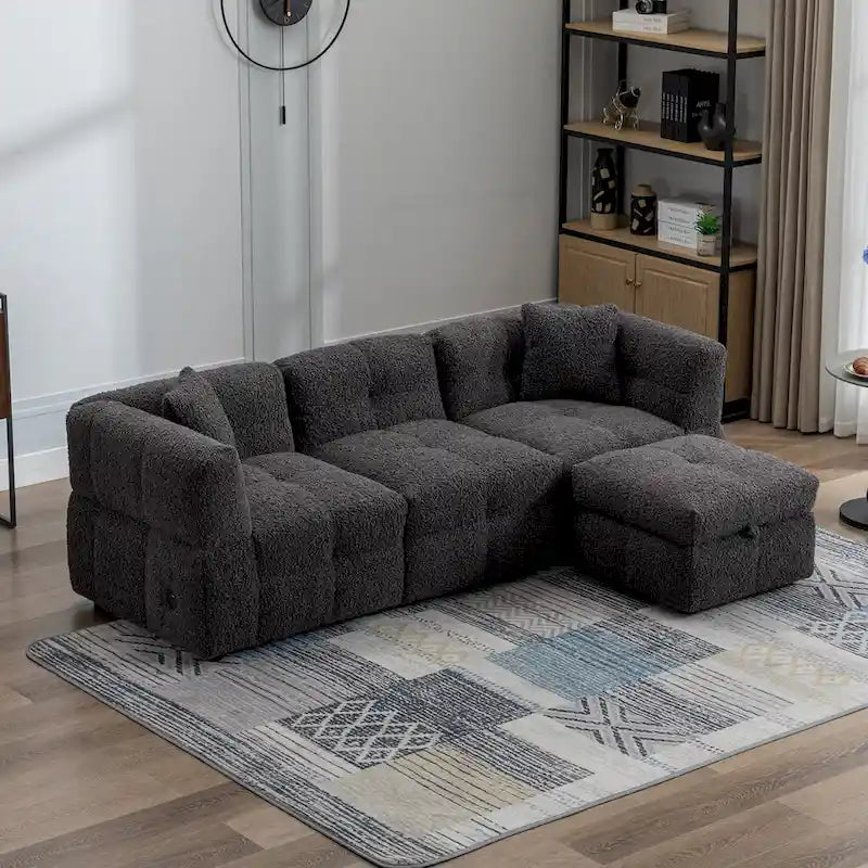 Divano sezionale Roomfitters Cozy in tessuto pile Teddy con porte USB, pouf contenitore mobile e due cuscini lombari