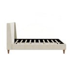 Letto a piattaforma lussuoso rivestito in velluto con elegante testiera