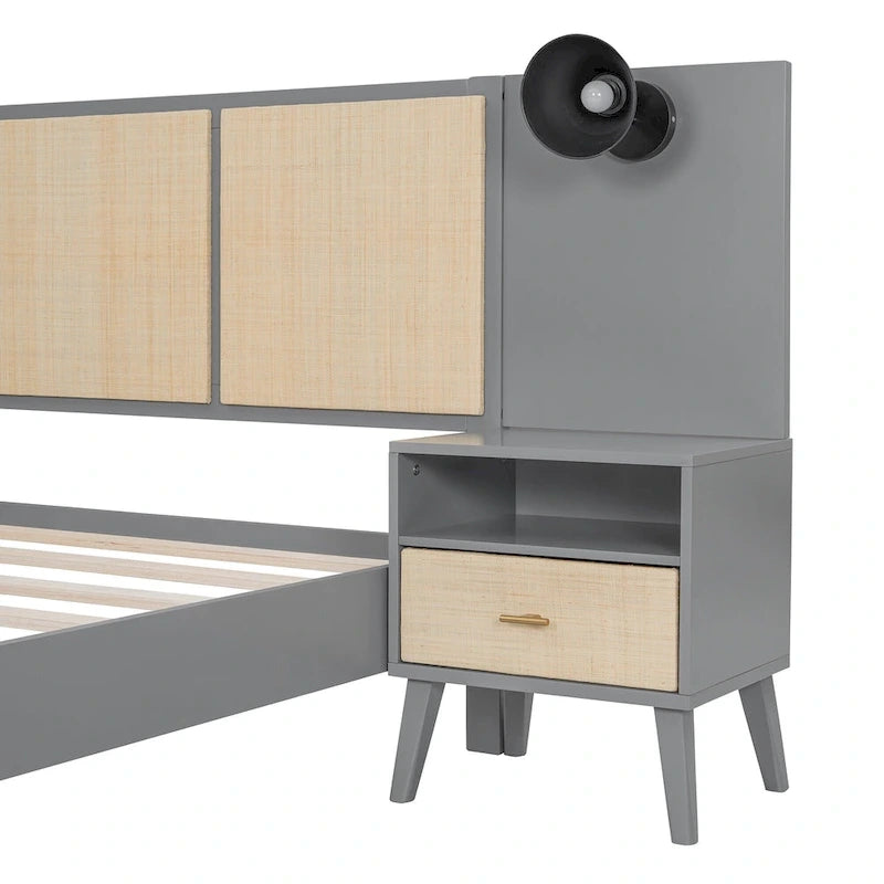 Letto a piattaforma in legno massiccio matrimoniale con comodini e lampade da testiera integrati
