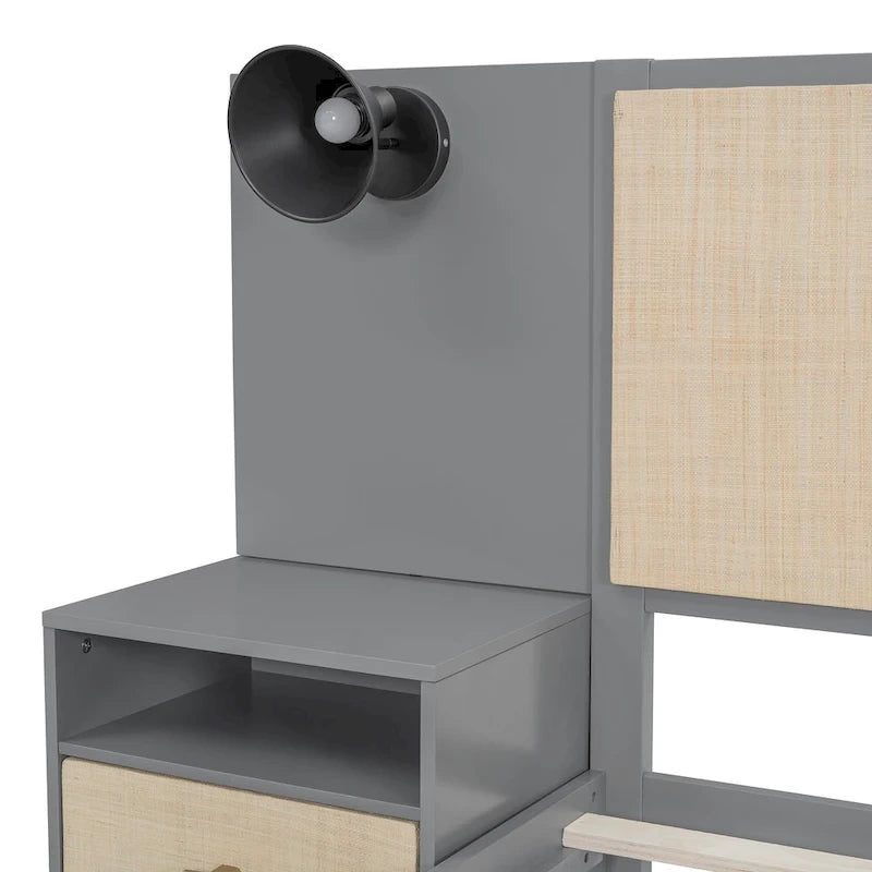 Letto a piattaforma in legno massiccio matrimoniale con comodini e lampade da testiera integrati
