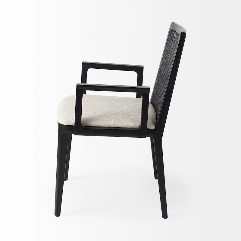 Sedia da pranzo con seduta in tessuto crema, schienale in canna e struttura in legno massello marrone chiaro