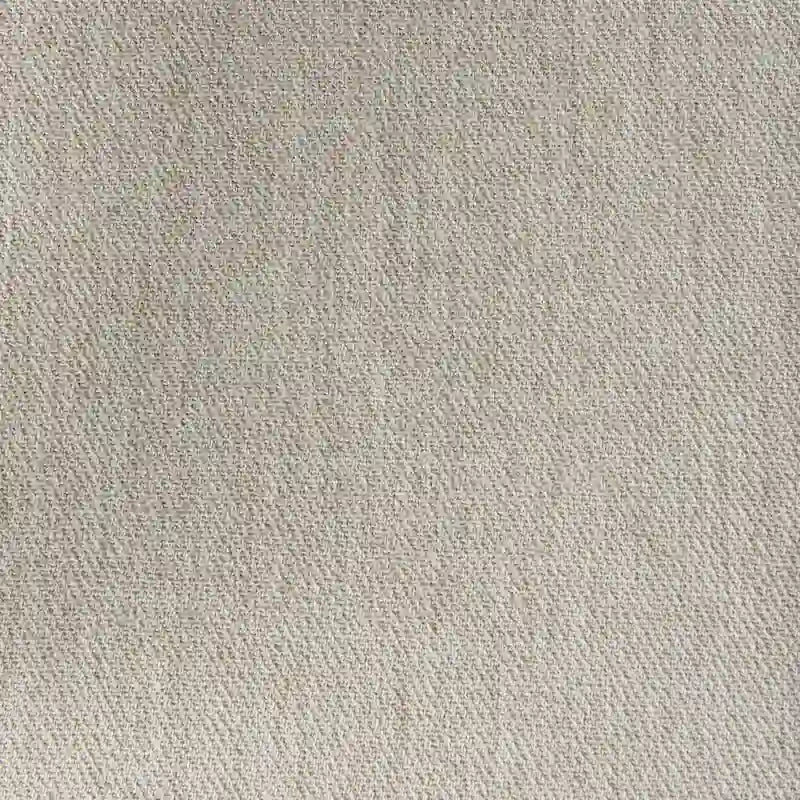 Sedia da pranzo con seduta in tessuto crema, schienale in canna e struttura in legno massello marrone chiaro