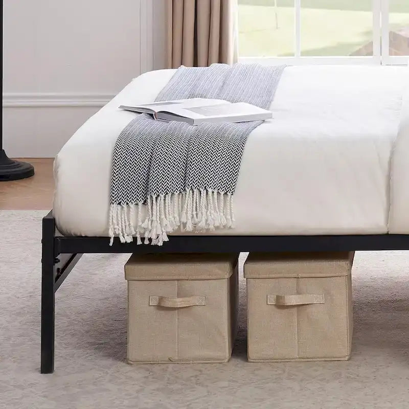 Struttura letto a piattaforma, testiera rustica in legno vintage
