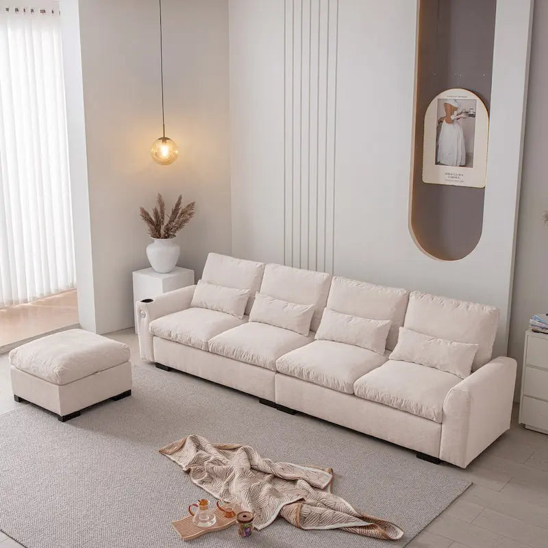 Elegante Divano Modulare in Ciniglia con Pouf Reversibile, Porte USB e Porta Bicchieri, Beige