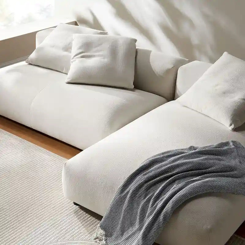 Divano componibile a 2 pezzi Solace in tessuto imbottito con chaise longue