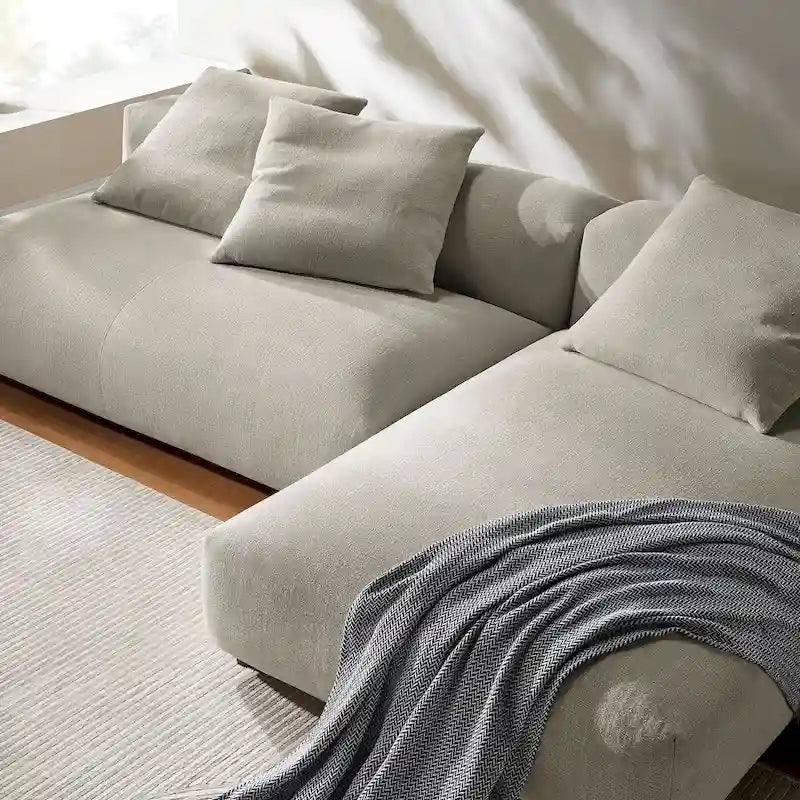 Divano componibile a 2 pezzi Solace in tessuto imbottito con chaise longue
