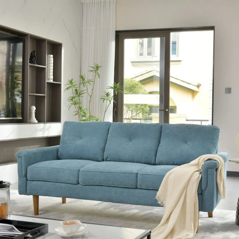 Divano da interno con gambe in legno e cuscini