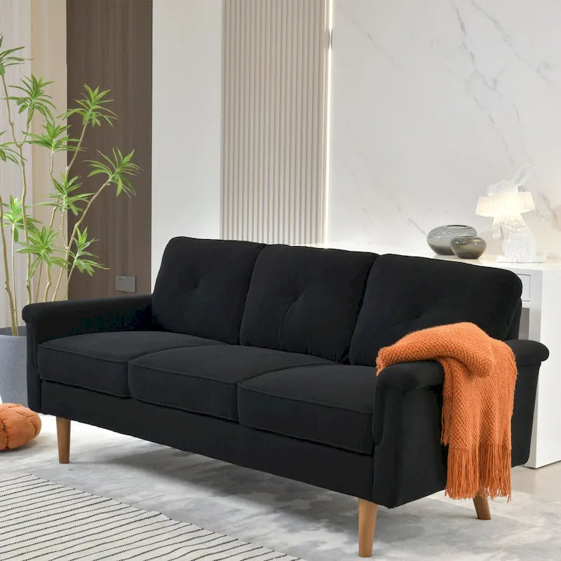 Divano da interno con gambe in legno e cuscini